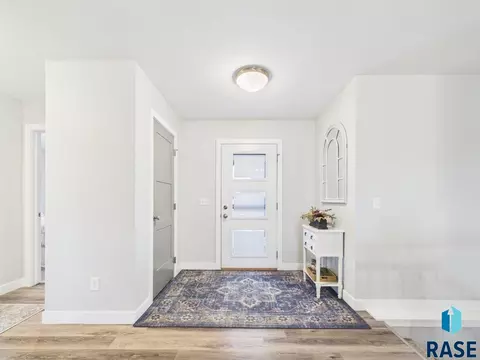 1008 S Tracy Dr, Brandon, SD 57005 photo 2