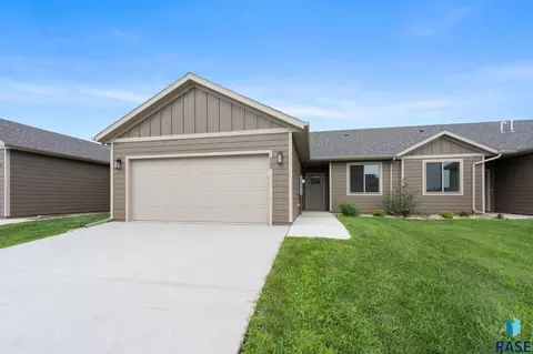 522 Brookside Pl, Harrisburg, SD 57032