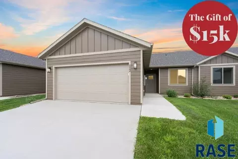 522 Brookside Pl, Harrisburg, SD 57032