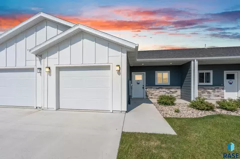 6215 S Hunt Pl, Sioux Falls, SD 57106