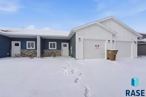 6213 S Hunt Pl, Sioux Falls, SD 57106