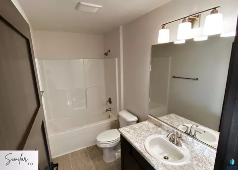 Bath - 6613 W Gresford Pl, Sioux Falls, SD 57106 photo 2 of 2