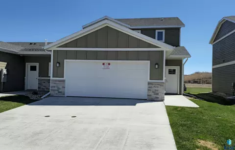 9211 W Ark Pl, Sioux Falls, SD 57106