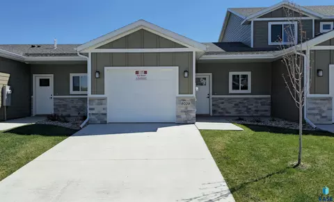 9209 W Ark Pl, Sioux Falls, SD 57106