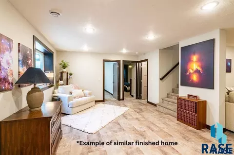 Entry Way - 1111 N Union Ave, Madison, SD 57042 photo 1 of 4