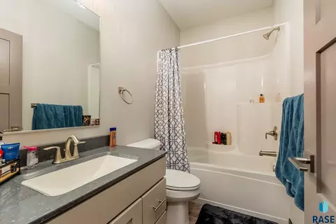 Bath - 1111 N Union Ave, Madison, SD 57042 photo 2 of 3