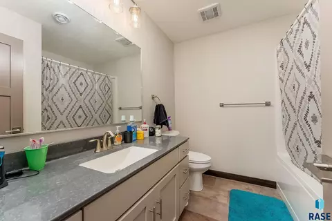 Bath - 1111 N Union Ave, Madison, SD 57042 photo 3 of 3