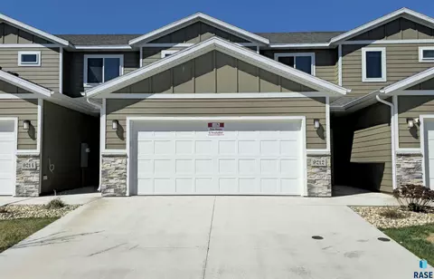 9212 W Ark Pl, Sioux Falls, SD 57106