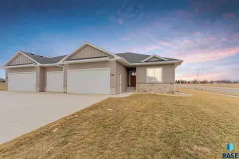 2208 E Christensen St, Brandon, SD 57005
