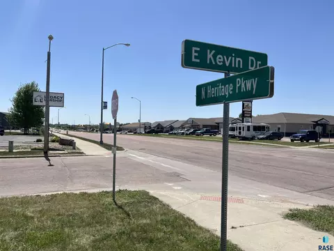500 N Heritage Pkwy, Tea, SD 57064 photo 3