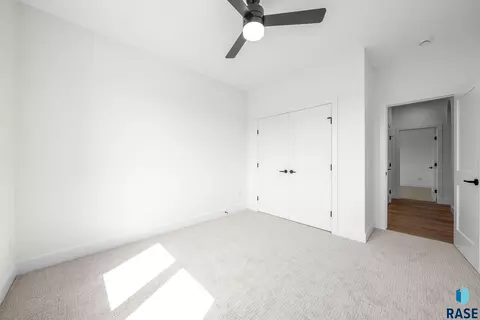 7300 E Misty Knoll Cir, Sioux Falls, SD 57110 photo 15