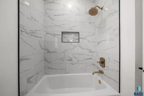 7300 E Misty Knoll Cir, Sioux Falls, SD 57110 photo 17
