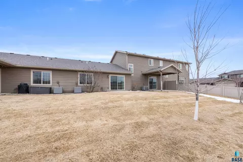 2404 E Meadowside Pl, Sioux Falls, SD 57108 photo 19