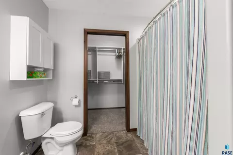 2404 E Meadowside Pl, Sioux Falls, SD 57108 photo 16