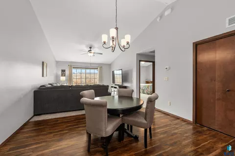 2404 E Meadowside Pl, Sioux Falls, SD 57108 photo 7