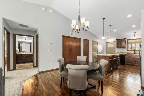 2404 E Meadowside Pl, Sioux Falls, SD 57108 photo 8