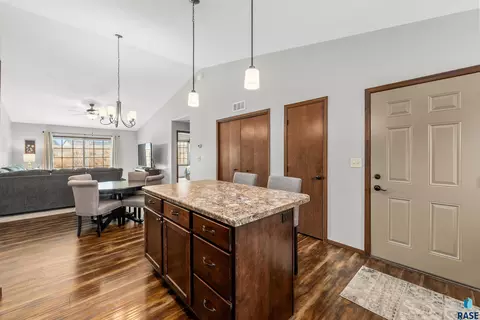 2404 E Meadowside Pl, Sioux Falls, SD 57108 photo 5
