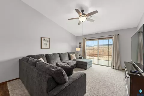 2404 E Meadowside Pl, Sioux Falls, SD 57108 photo 10