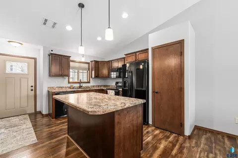 2404 E Meadowside Pl, Sioux Falls, SD 57108 photo 6