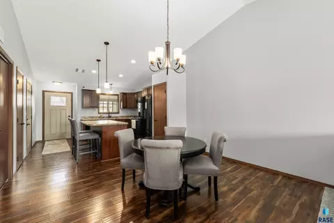 2404 E Meadowside Pl, Sioux Falls, SD 57108 photo 9