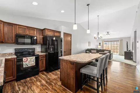 2404 E Meadowside Pl, Sioux Falls, SD 57108 photo 3
