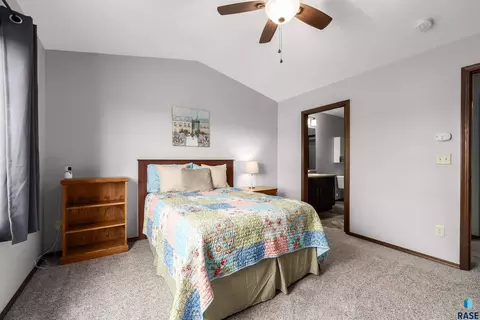2404 E Meadowside Pl, Sioux Falls, SD 57108 photo 14