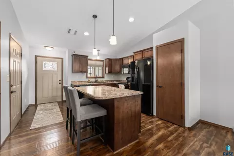 2404 E Meadowside Pl, Sioux Falls, SD 57108 photo 4