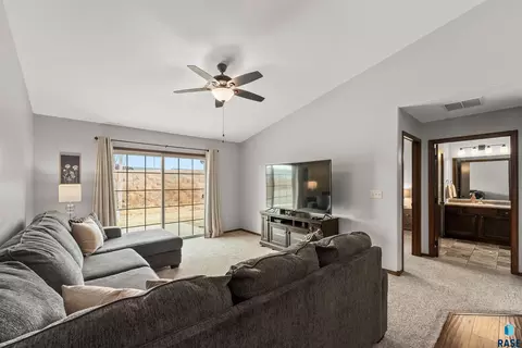 2404 E Meadowside Pl, Sioux Falls, SD 57108 photo 12