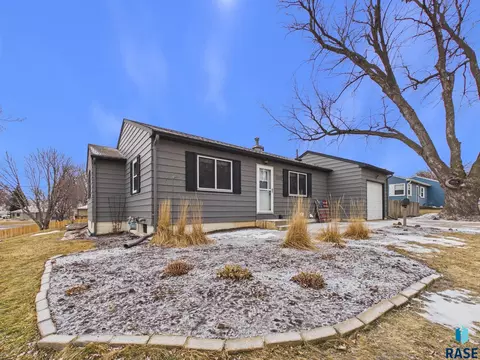 3200 E 17th St, Sioux Falls, SD 57103 photo 2