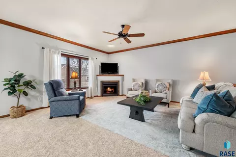4504 E Kearney Pl, Sioux Falls, SD 57110 photo 4
