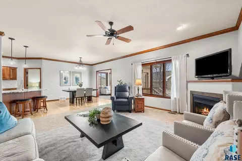4504 E Kearney Pl, Sioux Falls, SD 57110 photo 2