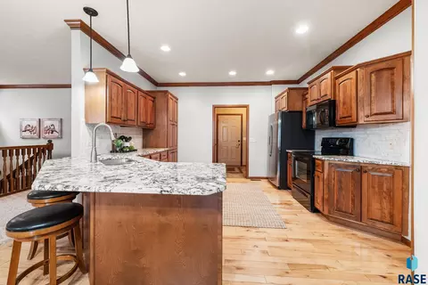 4504 E Kearney Pl, Sioux Falls, SD 57110 photo 8