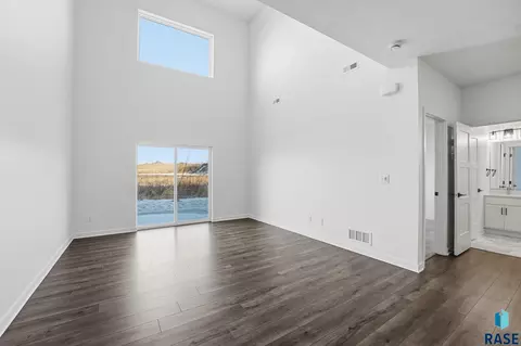 Living - 6906 E Brooks Edge Pl, Sioux Falls, SD 57110 photo 2 of 4