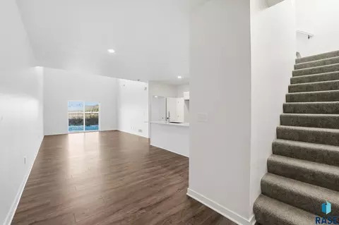 Entry Way - 6906 E Brooks Edge Pl, Sioux Falls, SD 57110 photo 1 of 3