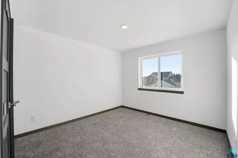 Bedroom - 6906 E Brooks Edge Pl, Sioux Falls, SD 57110 photo 4 of 5