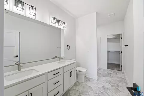 Bath - 6906 E Brooks Edge Pl, Sioux Falls, SD 57110 photo 2 of 2