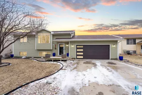 6305 W 54th St, Sioux Falls, SD 57106