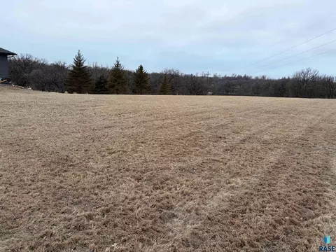 2105 Bellingrath Cir, Sioux Falls, SD 57110