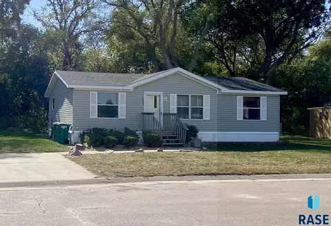 1303 E Iris Pl, Sioux Falls, SD 57103