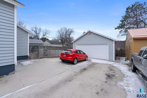 Exterior - S Grange Ave, Sioux Falls, SD 57104 photo 3 of 5