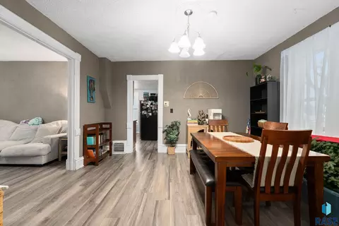 Dining - S Grange Ave, Sioux Falls, SD 57104 photo 3 of 4