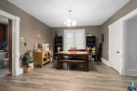 Dining - S Grange Ave, Sioux Falls, SD 57104 photo 4 of 4