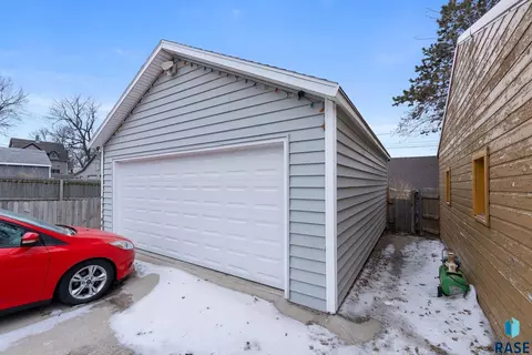 Exterior - S Grange Ave, Sioux Falls, SD 57104 photo 2 of 5