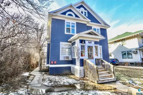 910 S Washington St, Aberdeen, SD 57401