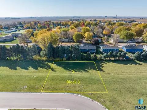 1400 Willard Ln, Larchwood, IA 51241