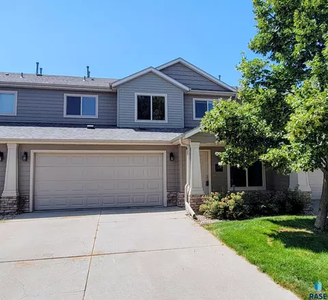 2905 E Indigo Pl, Sioux Falls, SD 57108