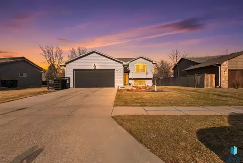 6612 W Bonnie Ct, Sioux Falls, SD 57106