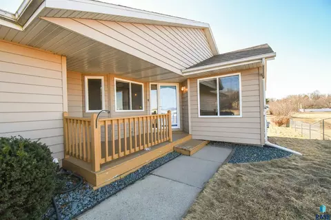 905 Charlotte Ave, Sioux Falls, SD 57103