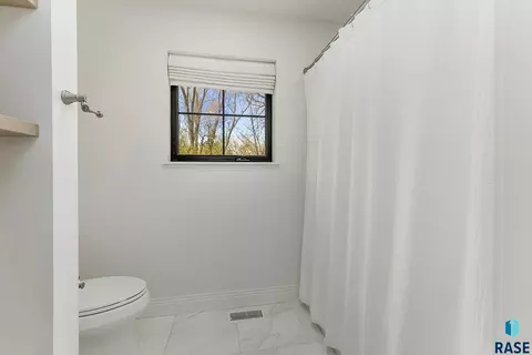 2841 E Old Orchard Trl, Sioux Falls, SD 57103 photo 37