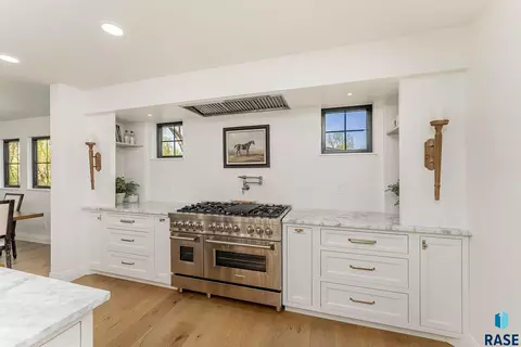 2841 E Old Orchard Trl, Sioux Falls, SD 57103 photo 9